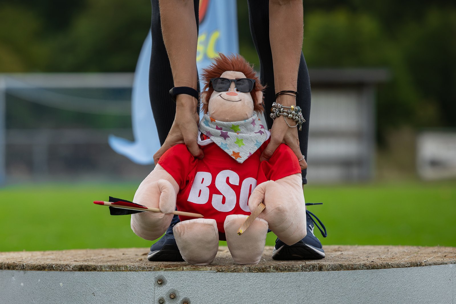 Bogenlaufen in Kuhfelde - Maskottchen bei der Deutsche-Meisterschaft 2025